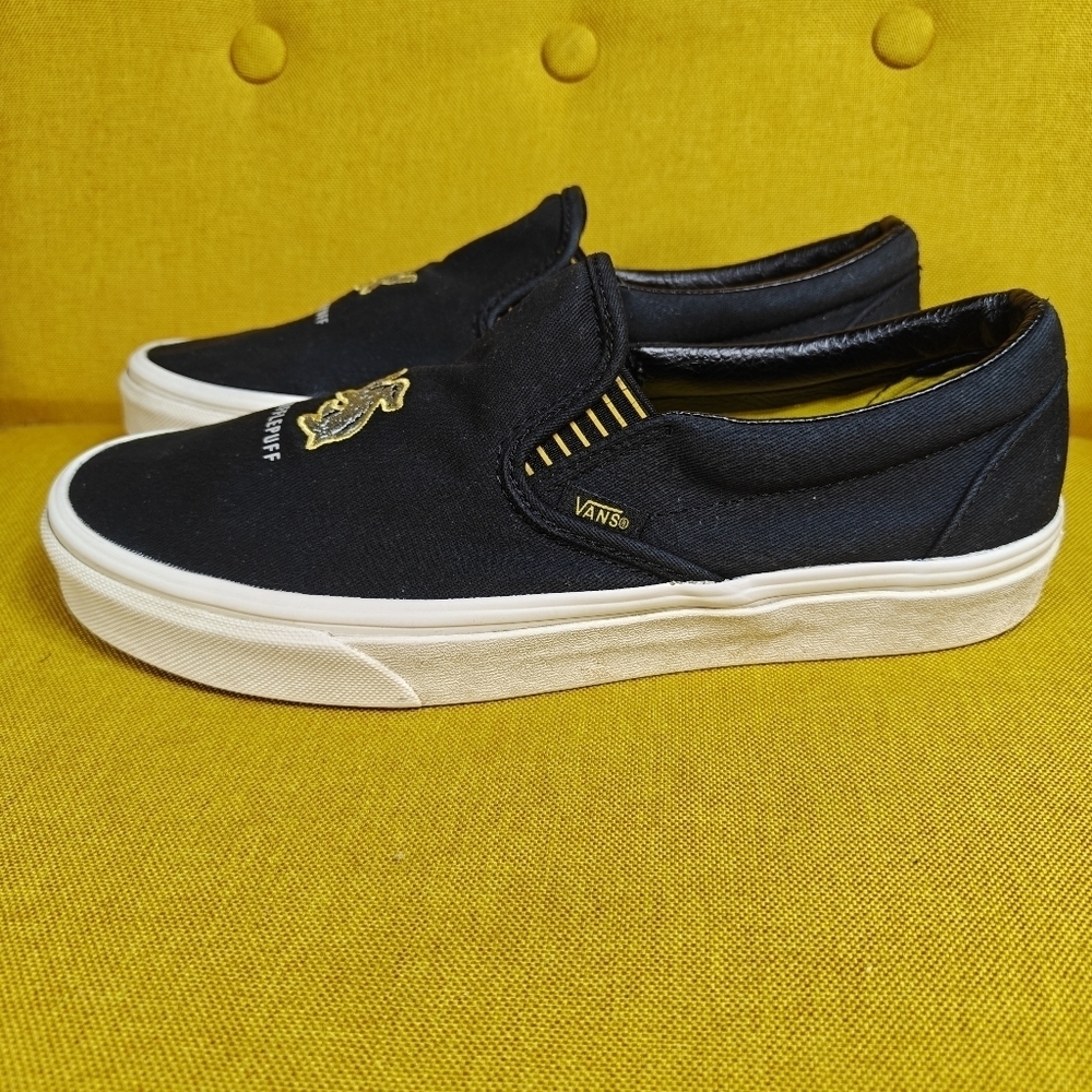 VANS X Harry Potter Hufflepuff Slip-On Limited Sneaker Black Gold Mn 9, Wmn 10.5